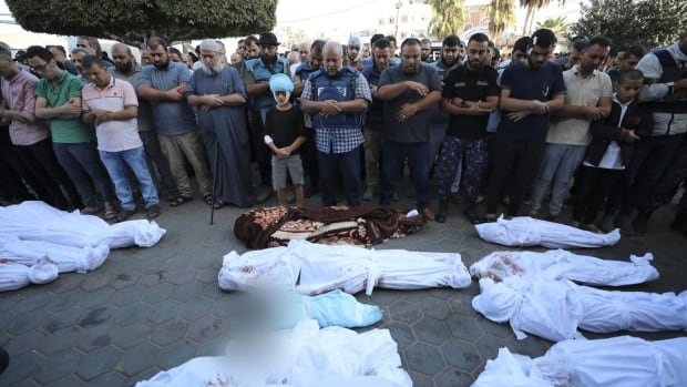 Un journaliste d’Al Jazeera déplore la perte de membres de sa famille proche à Gaza