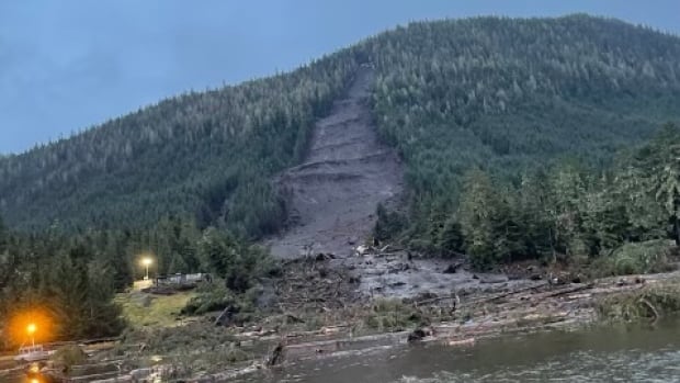  1 mort et d’autres portés disparus dans un glissement de terrain en Alaska, selon les autorités