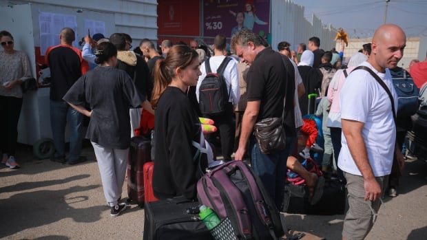  Davantage de Canadiens ont approuvé le départ de Gaza pour l’Égypte, mais la frontière est de nouveau fermée