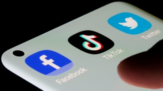  Des États étrangers ciblent les Canadiens via les médias sociaux, prévient le SCRS