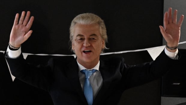  Geert Wilders, connu pour ses commentaires anti-islam, obtient la première chance de former le gouvernement néerlandais