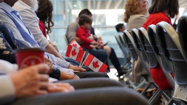  Le Canada cherche à stabiliser les niveaux d’immigration à 500 000 par an en 2026