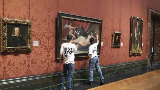  Les manifestants pour le climat ciblent la peinture de Diego Velazquez à la National Gallery de Londres