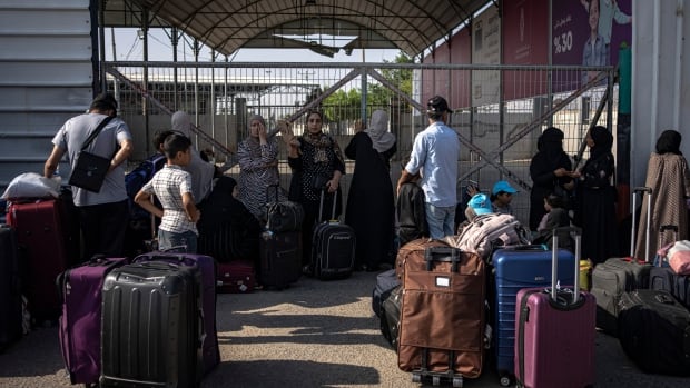  Ottawa a appris que les Canadiens coincés à Gaza seraient autorisés à partir à partir de dimanche : source