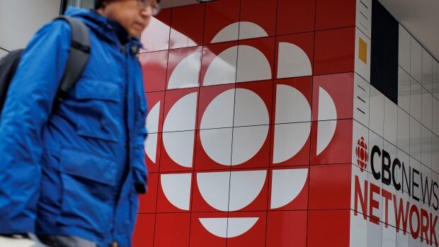  Avec des licenciements imminents, les dirigeants de CBC veulent que les géants étrangers du streaming paient plus pour soutenir Cancon