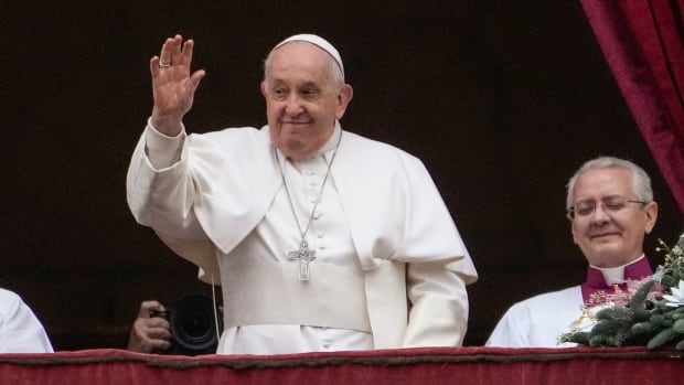  La bénédiction du pape pour Noël inclut un appel à la paix et dénonce l’industrie de l’armement