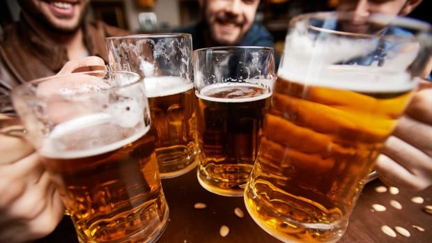  Le ministre de la Défense déclare vouloir changer la culture de la consommation d’alcool dans les bases militaires