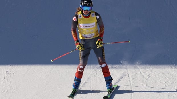  Les Canadiens remportent des médailles d’or et d’argent à la Coupe du monde de ski cross en France