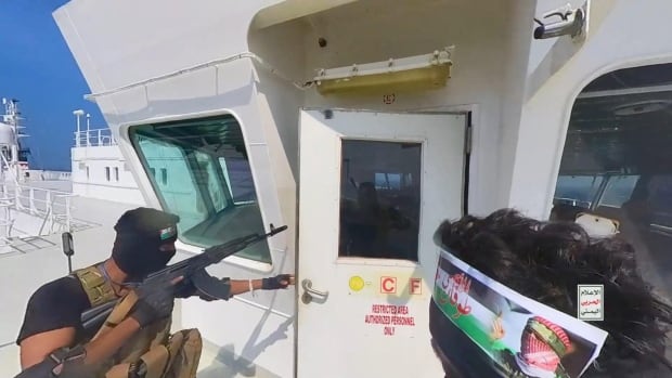 Les attaques des Houthis contre des navires dans la mer Rouge s’intensifient.  Les options pour les arrêter sont limitées