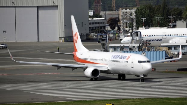  Davantage d’avions Boeing 737 devraient faire l’objet de contrôles après l’incident du Max 9, déclare le régulateur américain de l’aviation