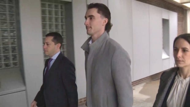  L’ancien joueur canadien du Mondial junior Alex Formenton accusé par la police à London, en Ontario, selon un avocat