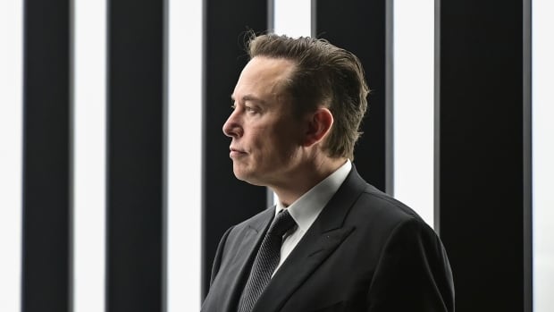  Elon Musk poursuit OpenAI et Sam Altman, affirmant que la startup a abandonné sa mission de servir l’humanité