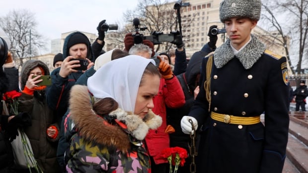  L’épouse d’un soldat russe lance un appel public à Poutine pour qu’il ramène son mari d’Ukraine