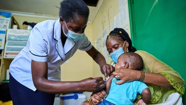  Les vaccins de routine contre le paludisme commencent à être déployés pour protéger les enfants en Afrique