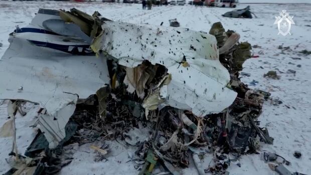  Poutine accuse l’Ukraine d’avoir abattu un avion dans un accident qui a tué 74 personnes