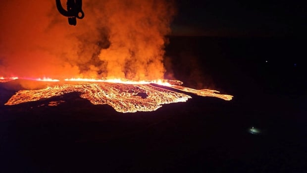  Un volcan entre en éruption en Islande, forçant une nouvelle évacuation vers une ville de pêcheurs