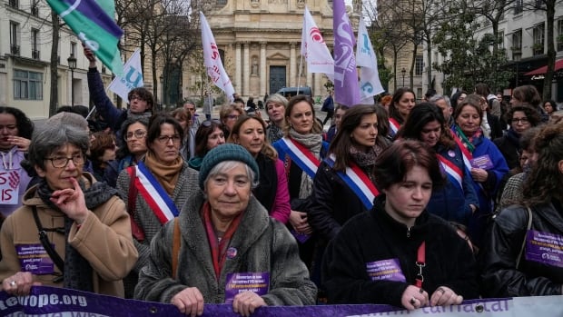  La France va inscrire l’avortement dans sa constitution en réponse au recul des droits aux États-Unis