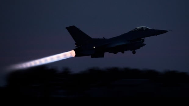  Le Canada investit 60 millions de dollars supplémentaires pour la formation des F-16 ukrainiens alors que l’aide américaine reste bloquée