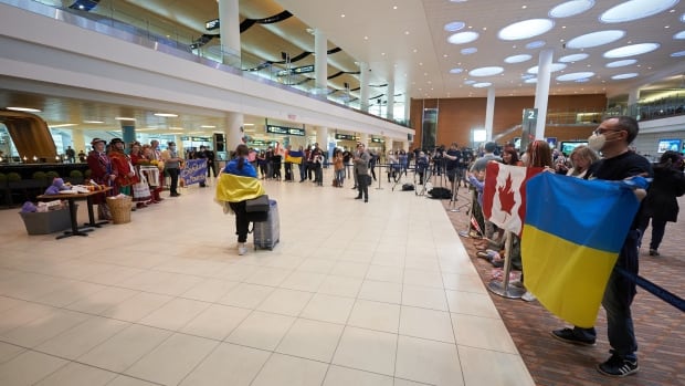  Le gouvernement fédéral annonce un financement pour fournir des conseils juridiques aux Ukrainiens temporairement déplacés au Canada