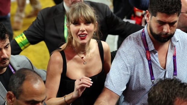  Taylor Swift fait don de 100 000 $ US à la famille d’une femme tuée lors d’une fusillade lors d’un défilé à Kansas City