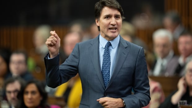  Trudeau «énervé» par la «décision stupide» de Bell Média de licencier des journalistes