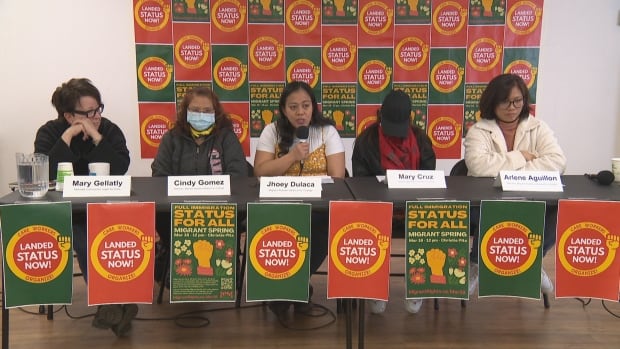 Des défenseurs appellent Ottawa à réformer les règles pour des milliers de travailleurs sociaux migrants
