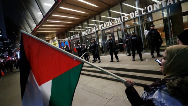 La police de Toronto examine la manifestation pro-palestinienne qui a incité l’équipe Trudeau à annuler l’événement