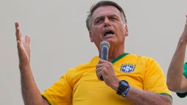  Le Brésilien Jair Bolsonaro inculpé pour avoir prétendument falsifié son statut vaccinal contre le COVID-19