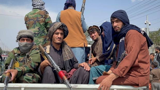  Le gouvernement fédéral envisage des ponts aériens pour amener 12 000 Afghans au Canada après la chute de Kaboul