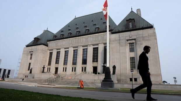  Un survivant d’une école de jour demande à la Cour suprême d’intervenir dans l’accord de règlement avec Ottawa